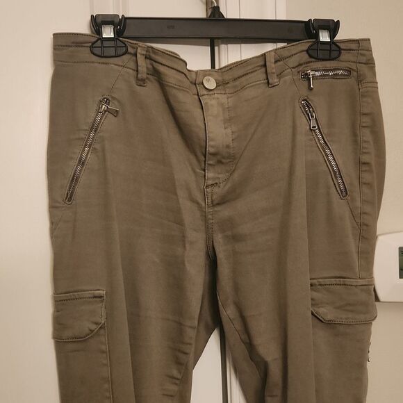 Blank NYC The Reade Crop Olive Green Crop Skinny Jeans Cargo Pockets Size 29/8 - Picture 2 of 11